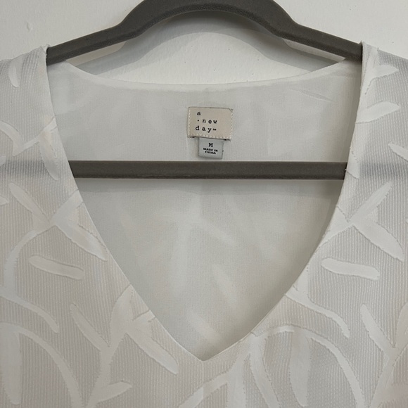 A New Day chiffon blouse - size M - Picture 2 of 3